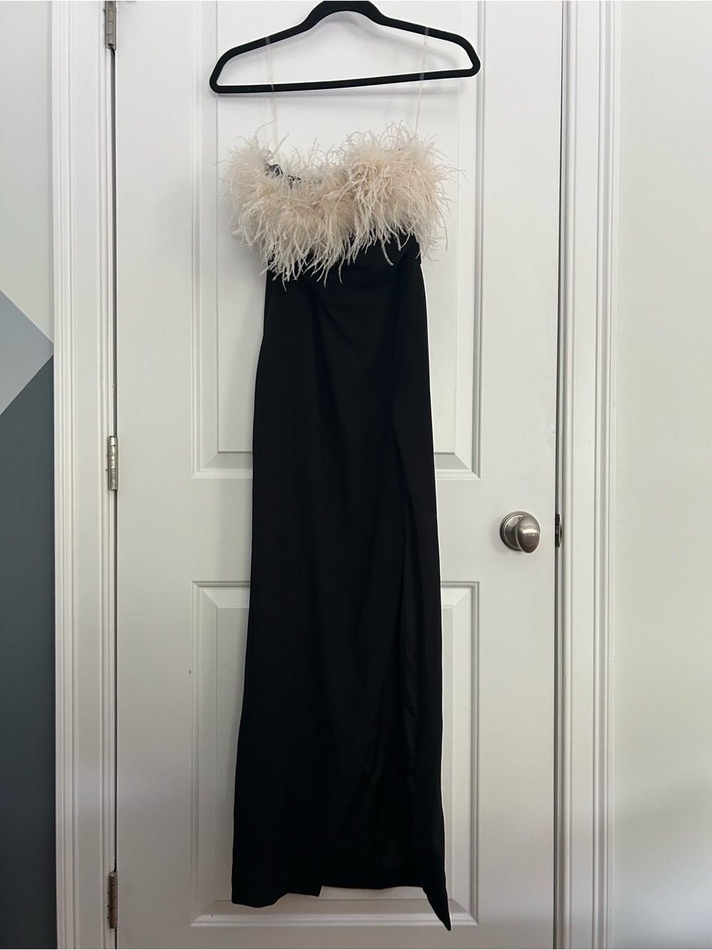 House of CB Sarai Strapless Feather Dress with Thigh Slit - Picture 3 of 11